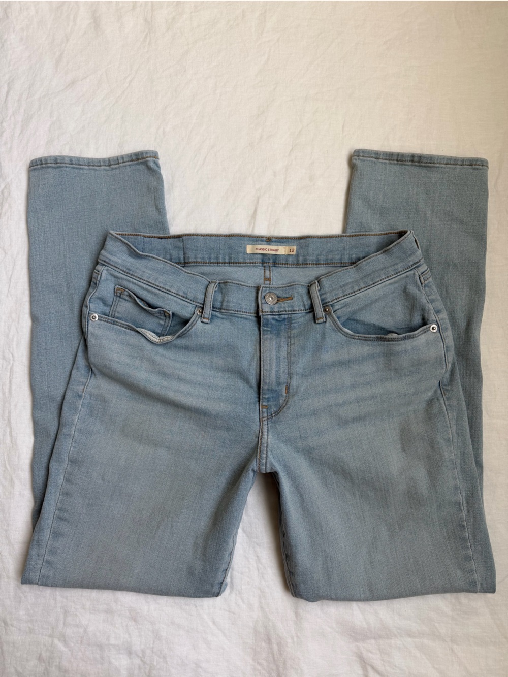Levi's Women's Classic Straight Fit Light Blue Skinny Jeans